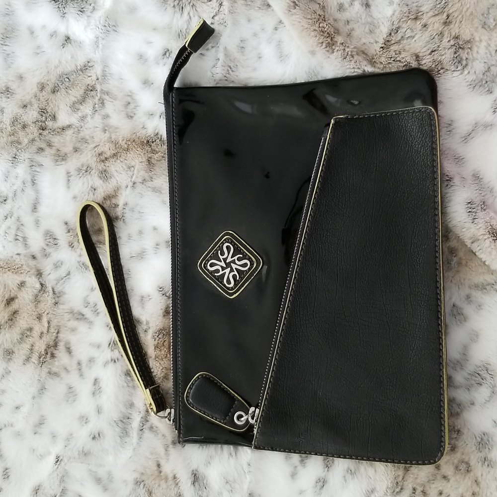 Vera Wang clutch Patten leather detail